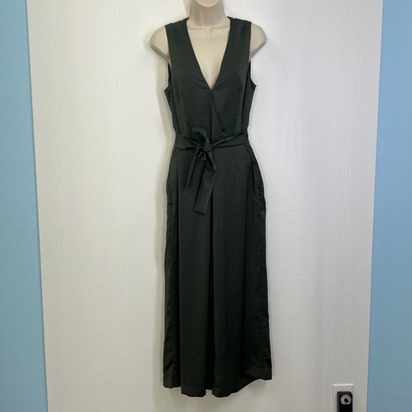 H&M - Dark Khaki Green Ankle Length Sleeveless Jumpsuit 100 % Polyester SZ 6 - Picture 2 of 12